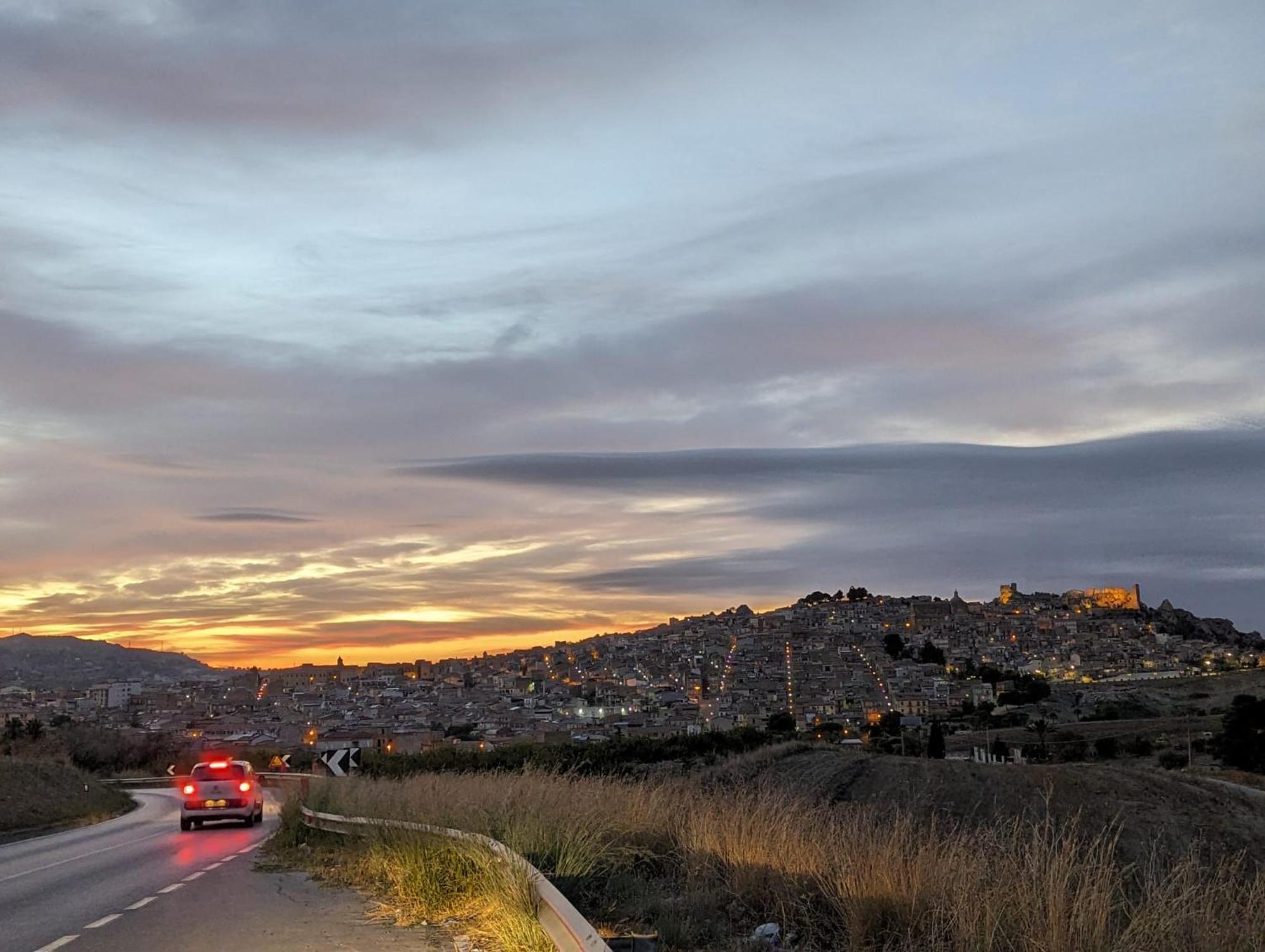 Appartamento "Rina Centro Sicilia" Pietraperzia Dış mekan fotoğraf